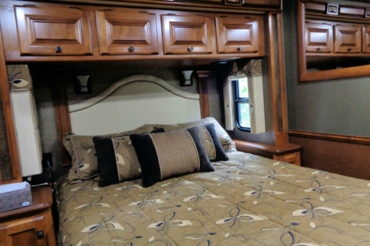 bedroom bedroom
