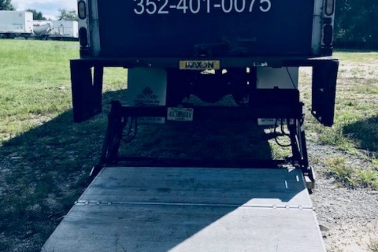 Liftgate on Box Truck Liftgate on Box Truck