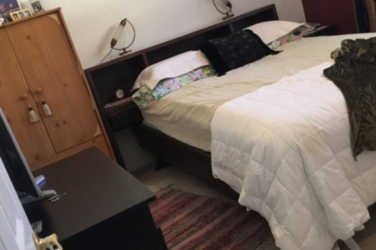 A guest bedroom A guest bedroom