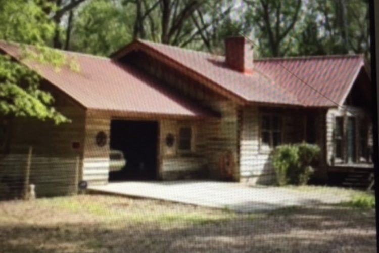 Beautiful log home that you must see to appreciate Beautiful log home that you must see to appreciate