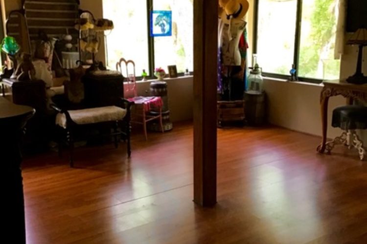 Large room perfect for an artist Large room perfect for an artist