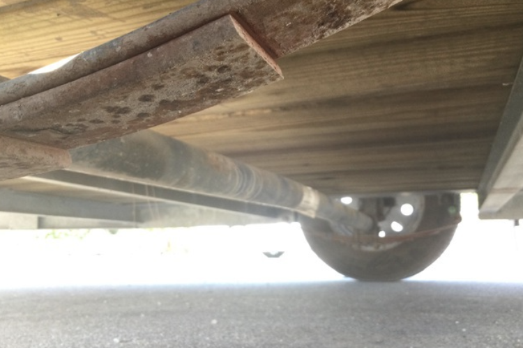 Spring suspension/strong axle Spring suspension/strong axle