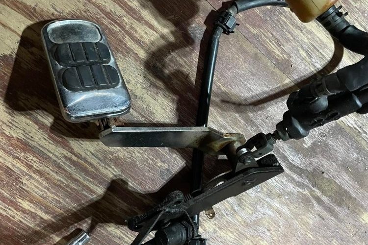 Brake pedal 2 Brake pedal 2