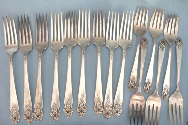 Oneida Distinction Prestige Silver Plate Flatware Set - Florida4sale