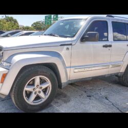 2012 Silver Jeep Liberty Limited 4x4 Frontside