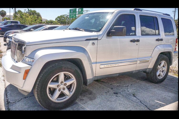 2012 Silver Jeep Liberty Limited 4x4 Frontside